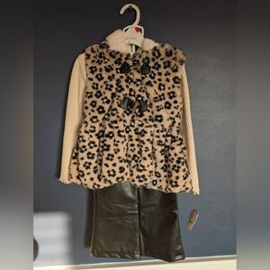 [NWT] Leopard Print Faux Fur Vest with Black Faux Leather Pants (4T)